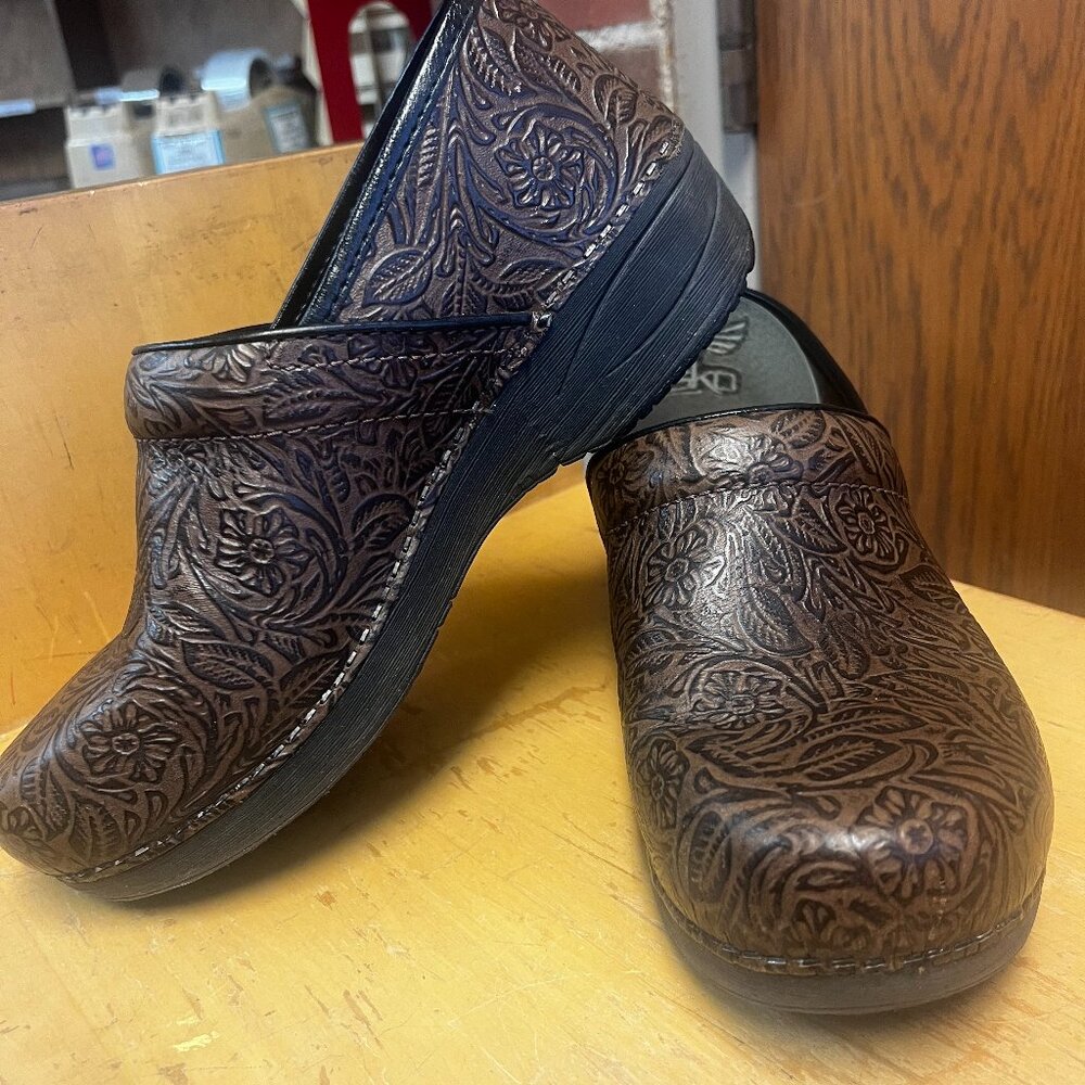 Womens size EU 40, US 9.5 floral embossed leather Dansko clogs